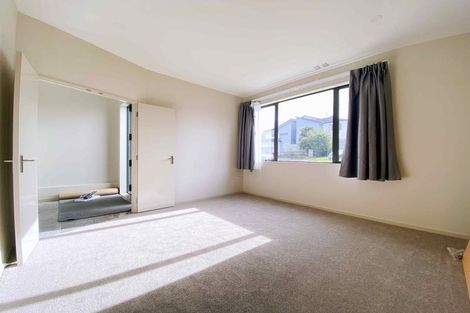 Photo of property in 38 Namsan Close, Fairview Heights, Auckland, 0632