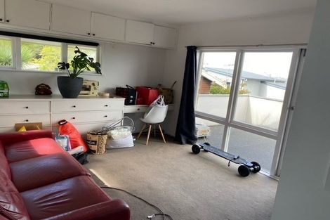 Photo of property in 2/30 Martin Crescent, Northcote, Auckland, 0627