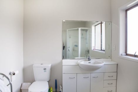 Photo of property in 93 Chelsea View Drive, Chatswood, Auckland, 0626