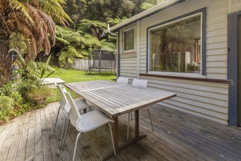 Photo of property in 16 August Street, Stokes Valley, Lower Hutt, 5019