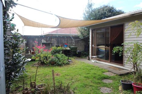 Photo of property in 61 Rimu Street, New Lynn, Auckland, 0600