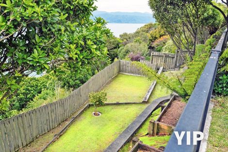 Photo of property in 5 Bennett Grove, Newlands, Wellington, 6037