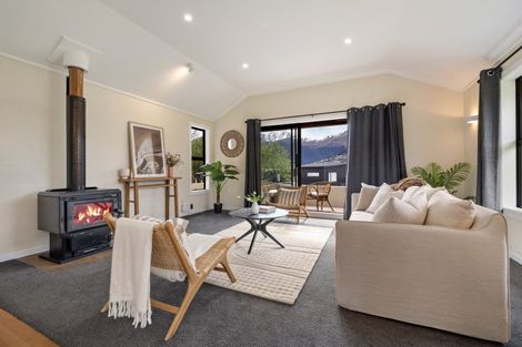Photo of property in 35 Oregon Drive, Kelvin Heights, Queenstown, 9300