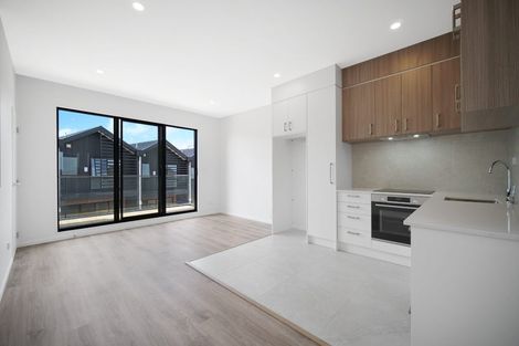 Photo of property in 5/233 Great North Road, Henderson, Auckland, 0612