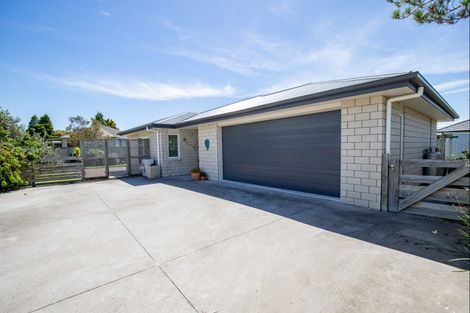 Photo of property in 59 Darlington Street, Ngatea, 3503