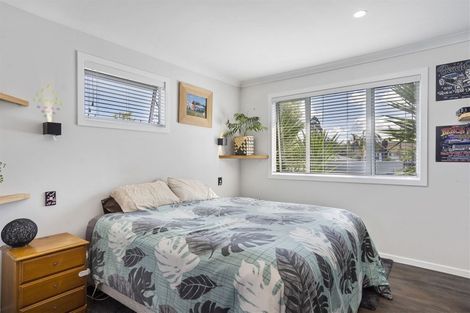 Photo of property in 5 Ngatoa Place, Glenfield, Auckland, 0629