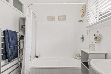 Photo of property in 18 Godwin Crescent, College Estate, Whanganui, 4500