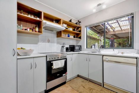 Photo of property in 60 Cobham Crescent, Kelston, Auckland, 0602