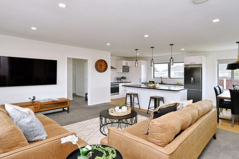 Photo of property in 25 Dunstan Crescent, Hornby, Christchurch, 8042