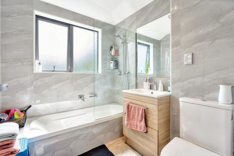 Photo of property in 9e Kingdale Road, Henderson, Auckland, 0610