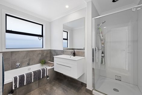 Photo of property in 213 Ballintoy Park Drive, Welcome Bay, Tauranga, 3175