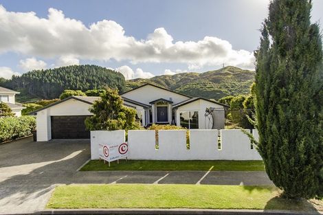 Photo of property in 10 Furlong Crescent, Churton Park, Wellington, 6037