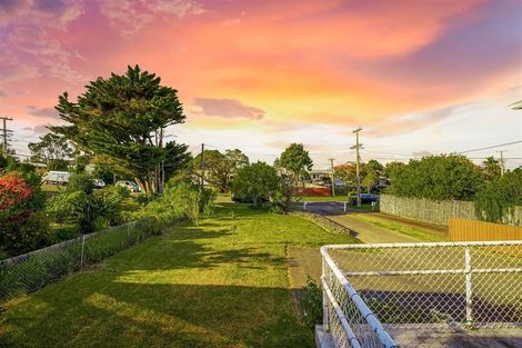 Photo of property in 21 Covil Avenue, Te Atatu South, Auckland, 0610