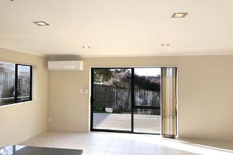 Photo of property in 9 Travis View Drive, Fairview Heights, Auckland, 0632