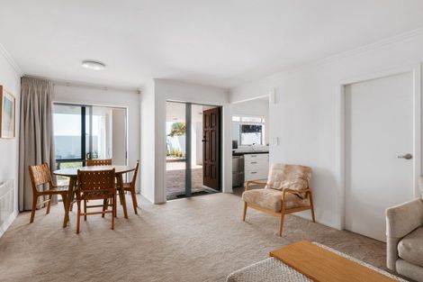 Photo of property in 94 Marine Parade, Mount Maunganui, 3116