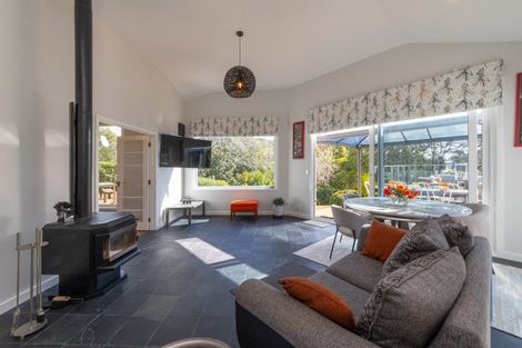 Photo of property in 6 Polson Hill Drive, Aokautere, Palmerston North, 4471