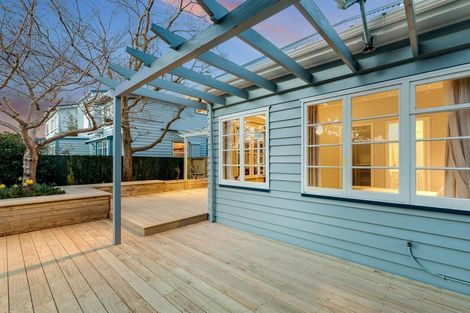 Photo of property in 218 Muritai Road, Eastbourne, Lower Hutt, 5013