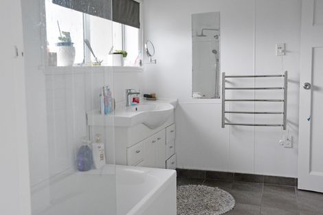 Photo of property in 37 Allan Road, Burgess Park, New Plymouth, 4371