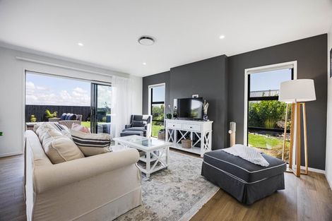 Photo of property in 9 Johnson Place, Stillwater, Silverdale, 0993