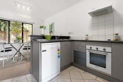 Photo of property in 2/8 Flynn Street, Birkdale, Auckland, 0626