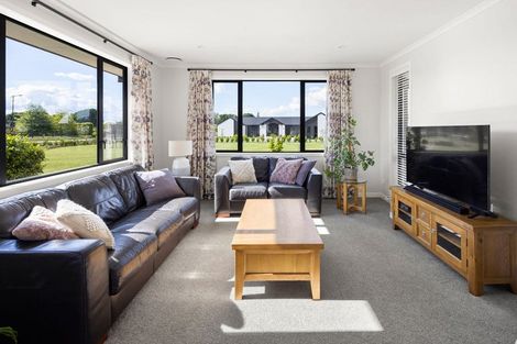 Photo of property in 39 Sunline Drive, Leamington, Cambridge, 3432