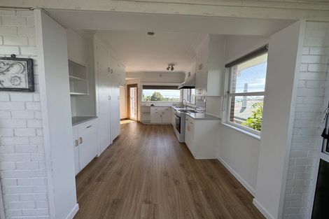 Photo of property in 314 East Coast Road, Forrest Hill, Auckland, 0620