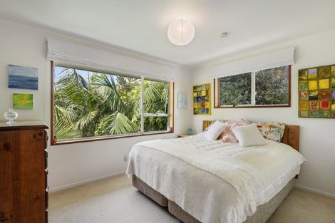 Photo of property in 10 Lyons Avenue, Murrays Bay, Auckland, 0630