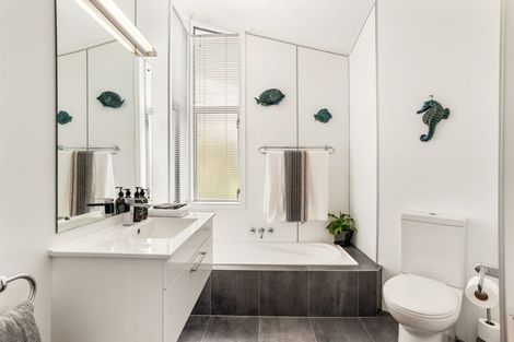 Photo of property in 11 Bank Street, Hillcrest, Auckland, 0627