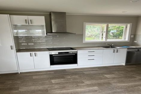 Photo of property in 4 Amberley Avenue, Te Atatu South, Auckland, 0610