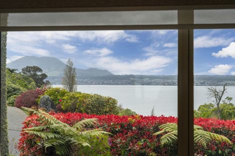 Photo of property in 19 Te Urunga Place, Acacia Bay, Taupo, 3330