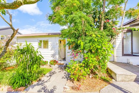 Photo of property in 30 County Road, Torbay, Auckland, 0630