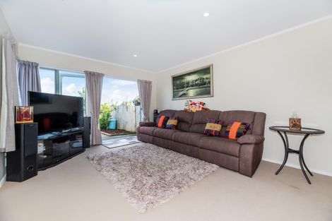 Photo of property in 25 Stephen Avenue, Henderson, Auckland, 0610