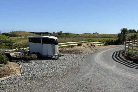 Photo of property in 174 Harakeke Road, Te Horo, Otaki, 5581