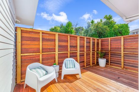 Photo of property in 17 Castaing Crescent, Te Atatu South, Auckland, 0610