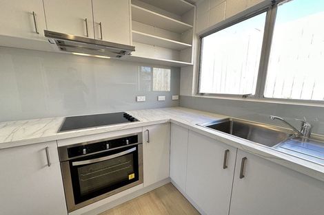 Photo of property in 2/6 Anne Road, Hillcrest, Auckland, 0627