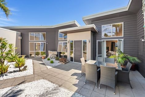 Photo of property in 22 Mamaku Drive, One Tree Point, 0118