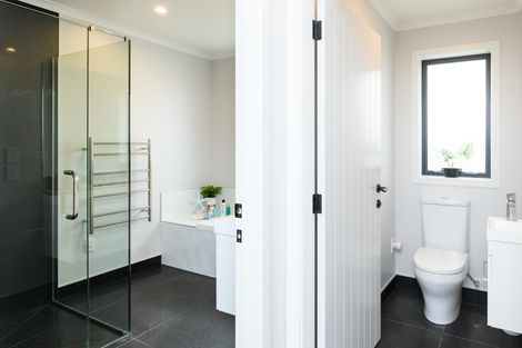 Photo of property in 55 Vaucluse Heights, Fitzherbert, Palmerston North, 4410