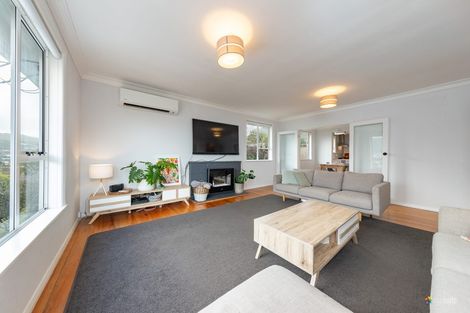 Photo of property in 23 Taylor Terrace, Tawa, Wellington, 5028