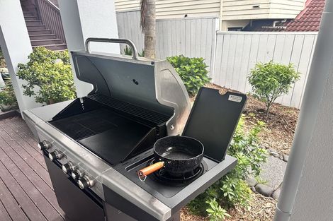 Photo of property in 5 Belleaire Court, West Harbour, Auckland, 0618