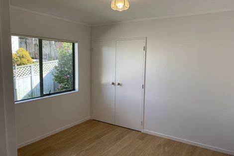 Photo of property in 1/4 Mossop Rise, Glenfield, Auckland, 0629