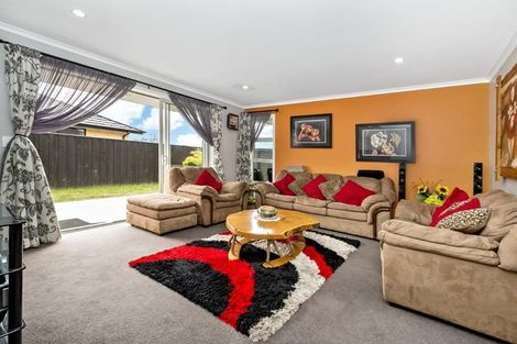 Photo of property in 21 Shillingford Boulevard, Rolleston, 7615