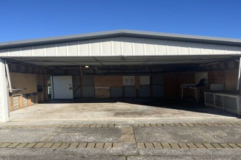 Photo of property in 125 Millbrook Road, Sunnyvale, Auckland, 0612