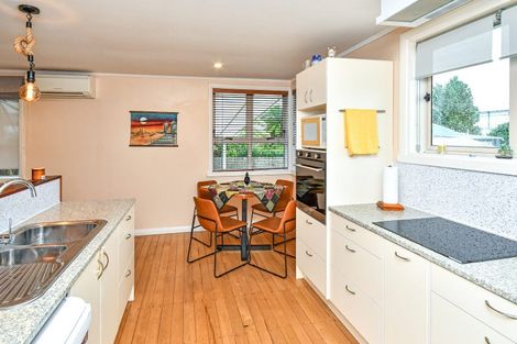 Photo of property in 8b Waimana Road, Conifer Grove, Takanini, 2112