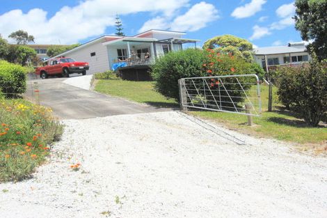 Photo of property in 45 Seaview Road, Cable Bay, 0420