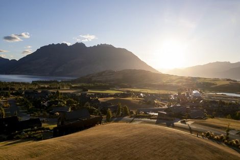 Photo of property in 31 Cappie Drive, Jacks Point, Queenstown, 9371