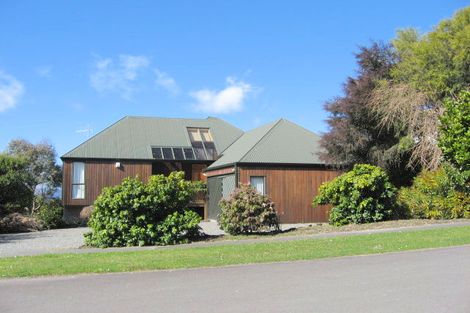 Photo of property in 11 Waiparemo Crescent, Pukawa Bay, Turangi, 3381