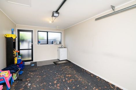 Photo of property in 15 Thomson Street, West End, Palmerston North, 4412