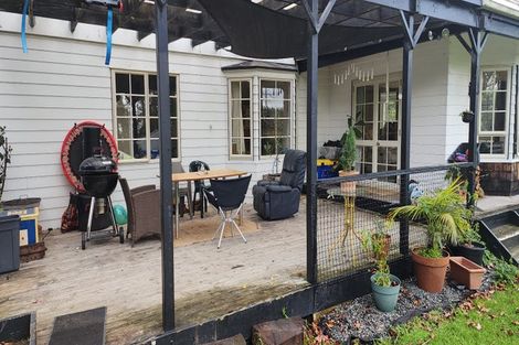 Photo of property in 122 Boord Crescent, Kumeu, 0891