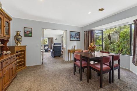Photo of property in 5 Saunders Close, Whitby, Porirua, 5024
