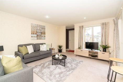 Photo of property in 43 Sovereign Isle Lane, Rototuna, Hamilton, 3210